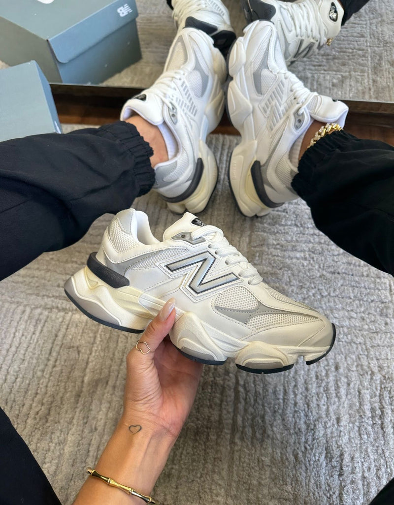 New Balance 9060 Importado “Branco/Preto”