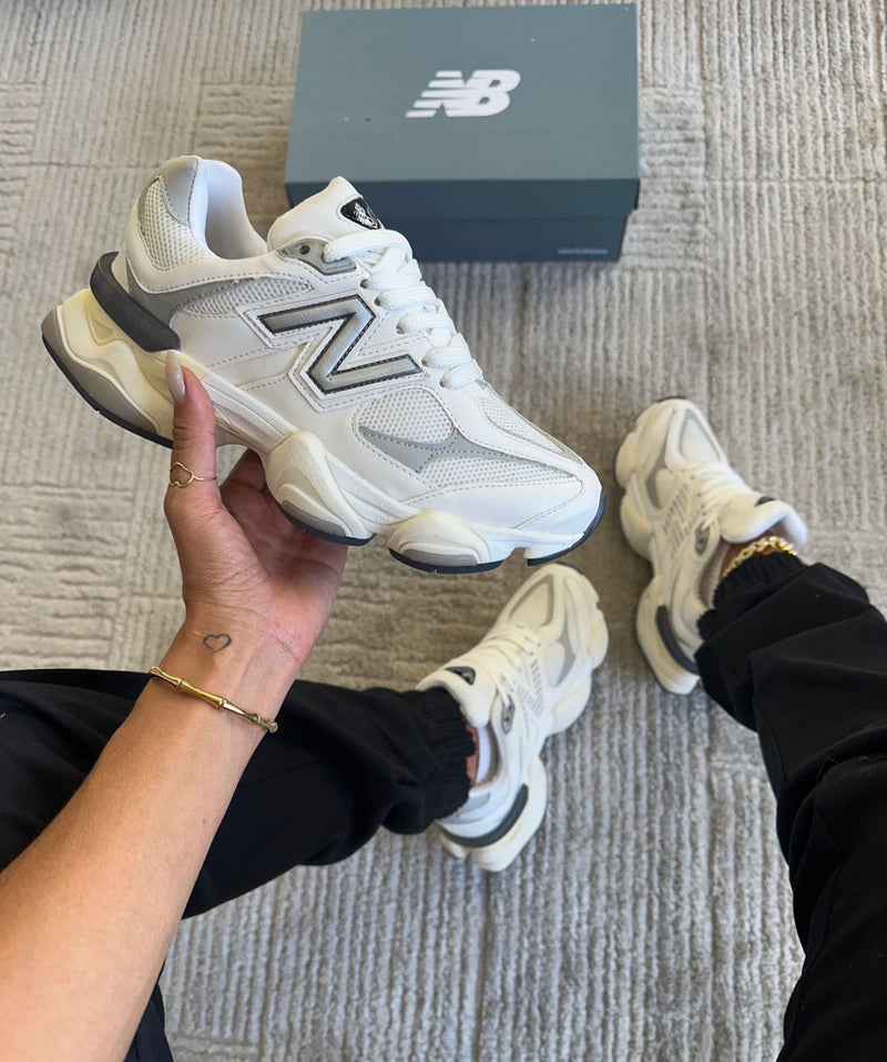 New Balance 9060 Importado “Branco/Preto”