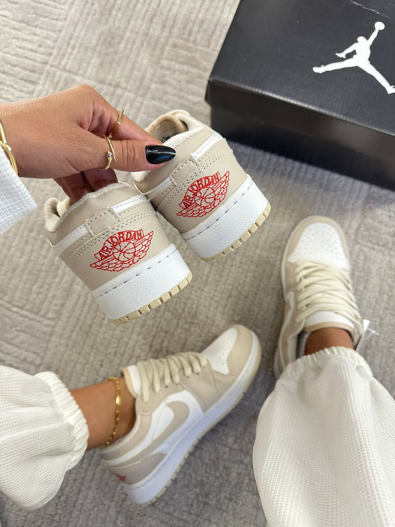 Jordan Low Premium Bege/Branco