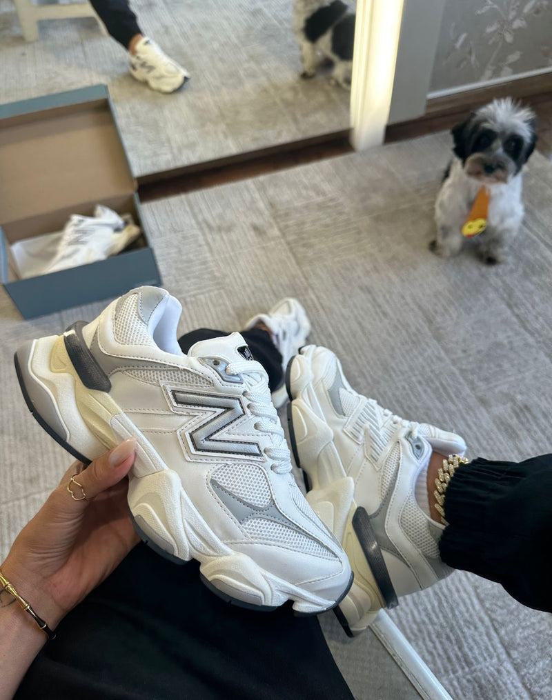 New Balance 9060 Importado “Branco/Preto”