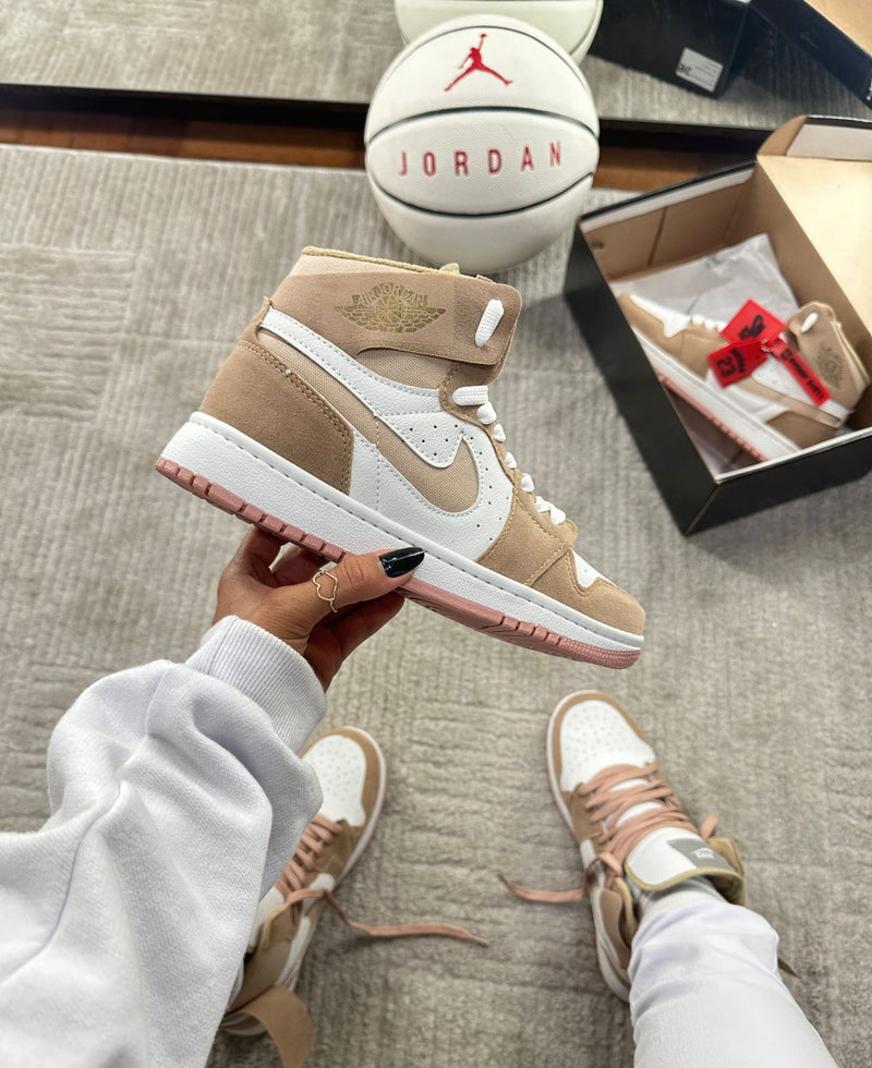 Bota Jordan Chicago Camurça Bege